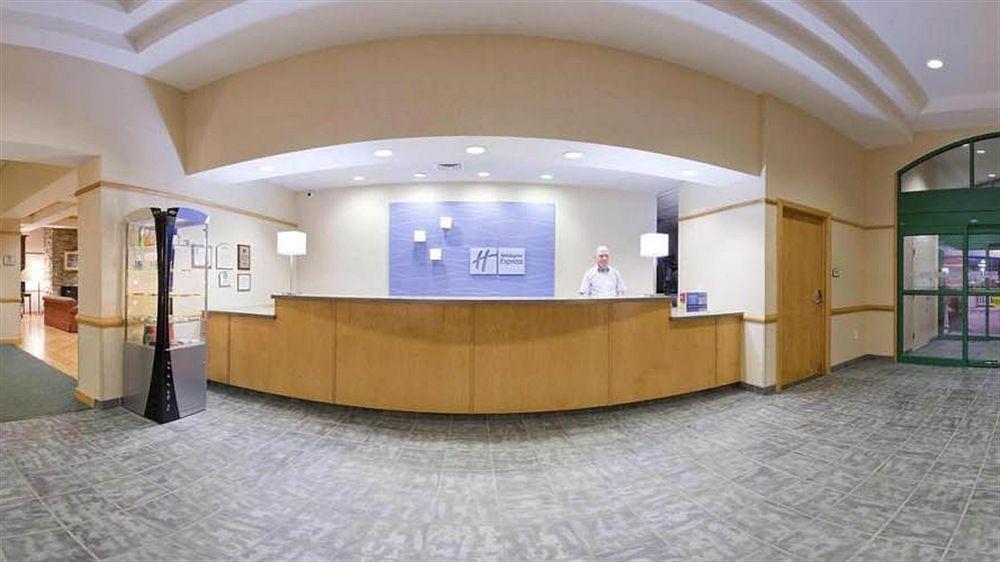 Holiday Inn Express Breezewood By Ihg Zewnętrze zdjęcie