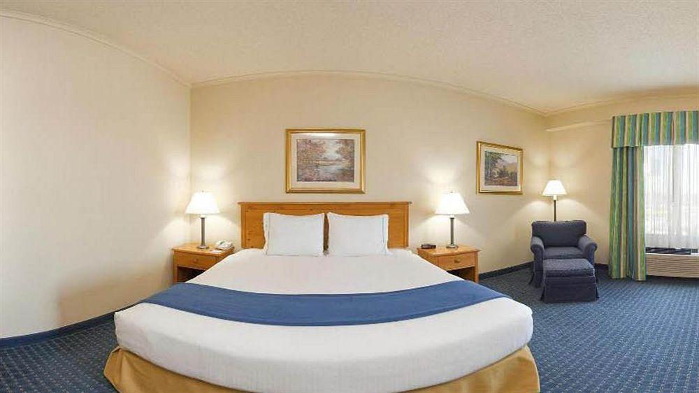 Holiday Inn Express Breezewood By Ihg Zewnętrze zdjęcie