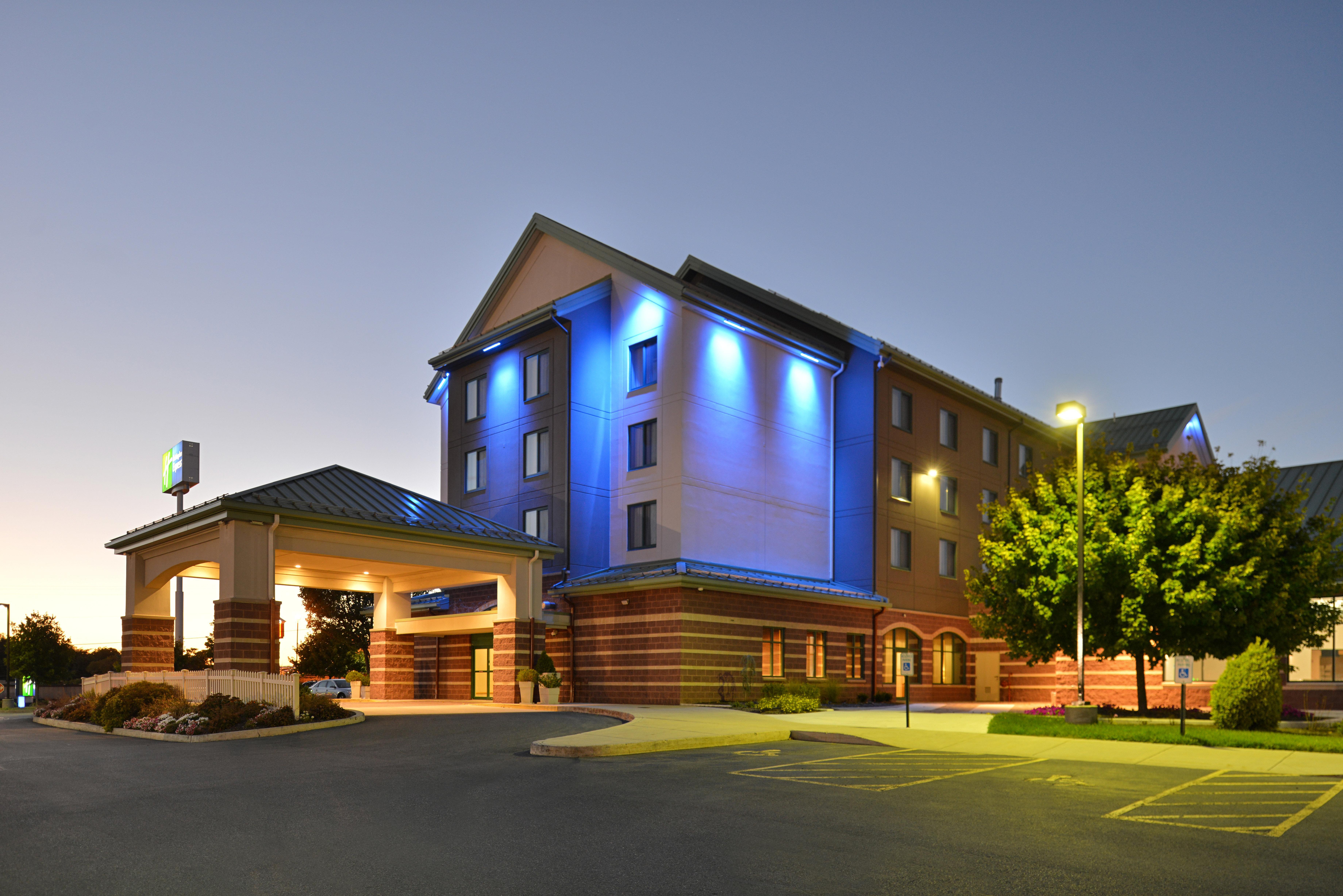 Holiday Inn Express Breezewood By Ihg Zewnętrze zdjęcie